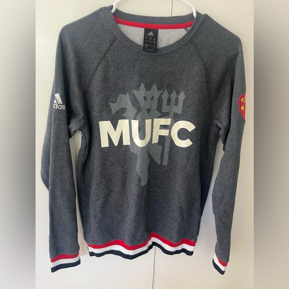 Manchester United MUFC logo Sweatshirt Pullover Gray Soccer Adidas Men’s XS